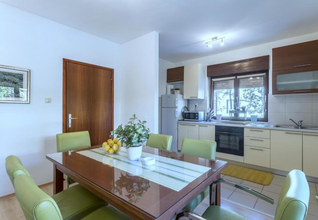 Apartment In Kastel Novi With Terrace, Air Conditioning, Wifi, Washing Machine 5104-2 Kaštela Zewnętrze zdjęcie