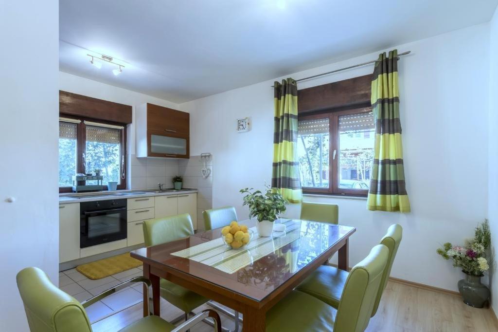 Apartment In Kastel Novi With Terrace, Air Conditioning, Wifi, Washing Machine 5104-2 Kaštela Zewnętrze zdjęcie